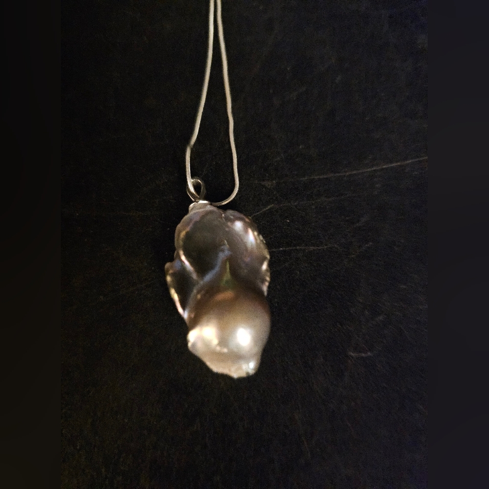 Baroque Pearl, Lustrous Silver Pearl Pendant‎ Necklace